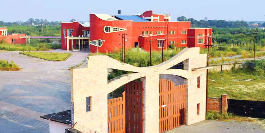 The government has reduced land rent inside Bhairahawa’s Special Economic Zone from Rs 20 to just Rs 5 per sq. meter.
Industrialists say the move will lower production costs and revive business confidence. 12 industries are operating, 7 under construction and all plots now booked.
#Nepal #SEZ #Bhairahawa #Industry #Economy
